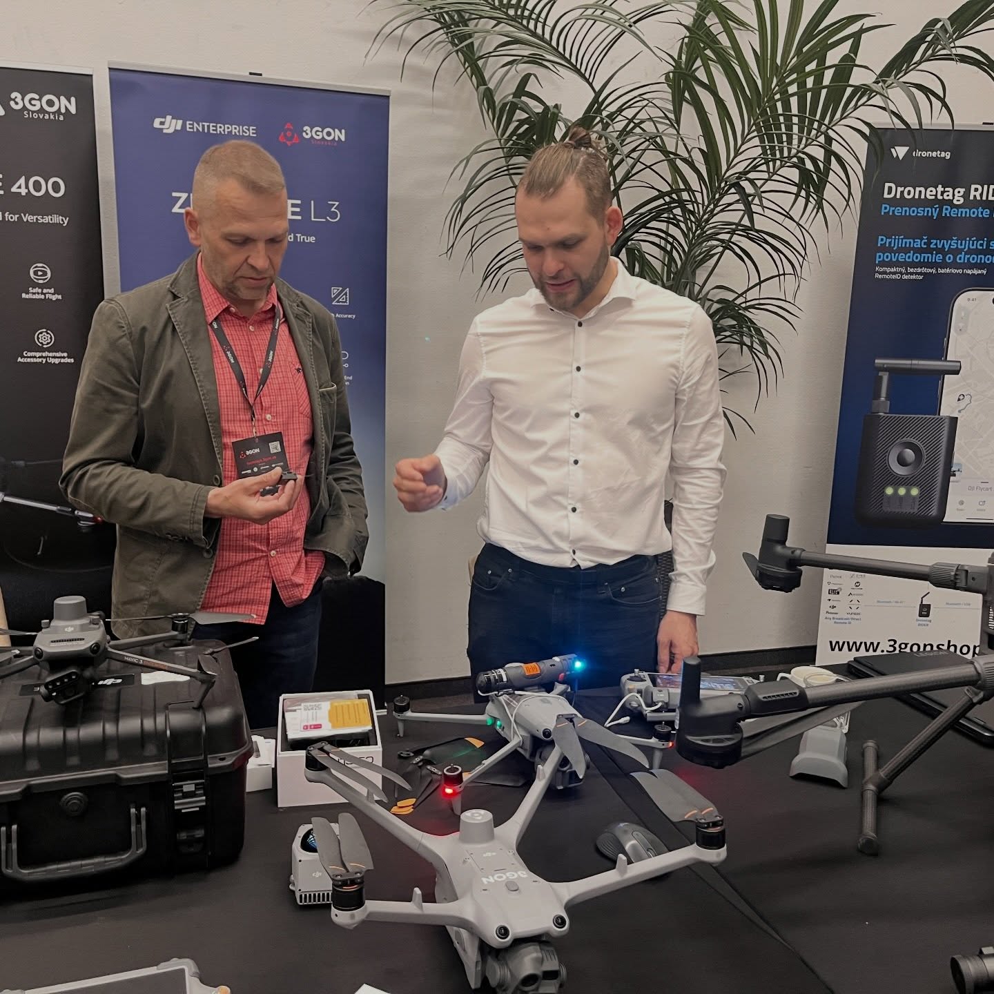 Prezentácia dronovej techniky na stánku